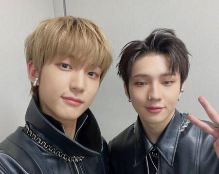 eunhwi (left) junhyeok (right)